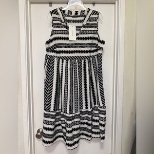 Bloomchic NWT black/white sleeveless dress with pockets - size 12